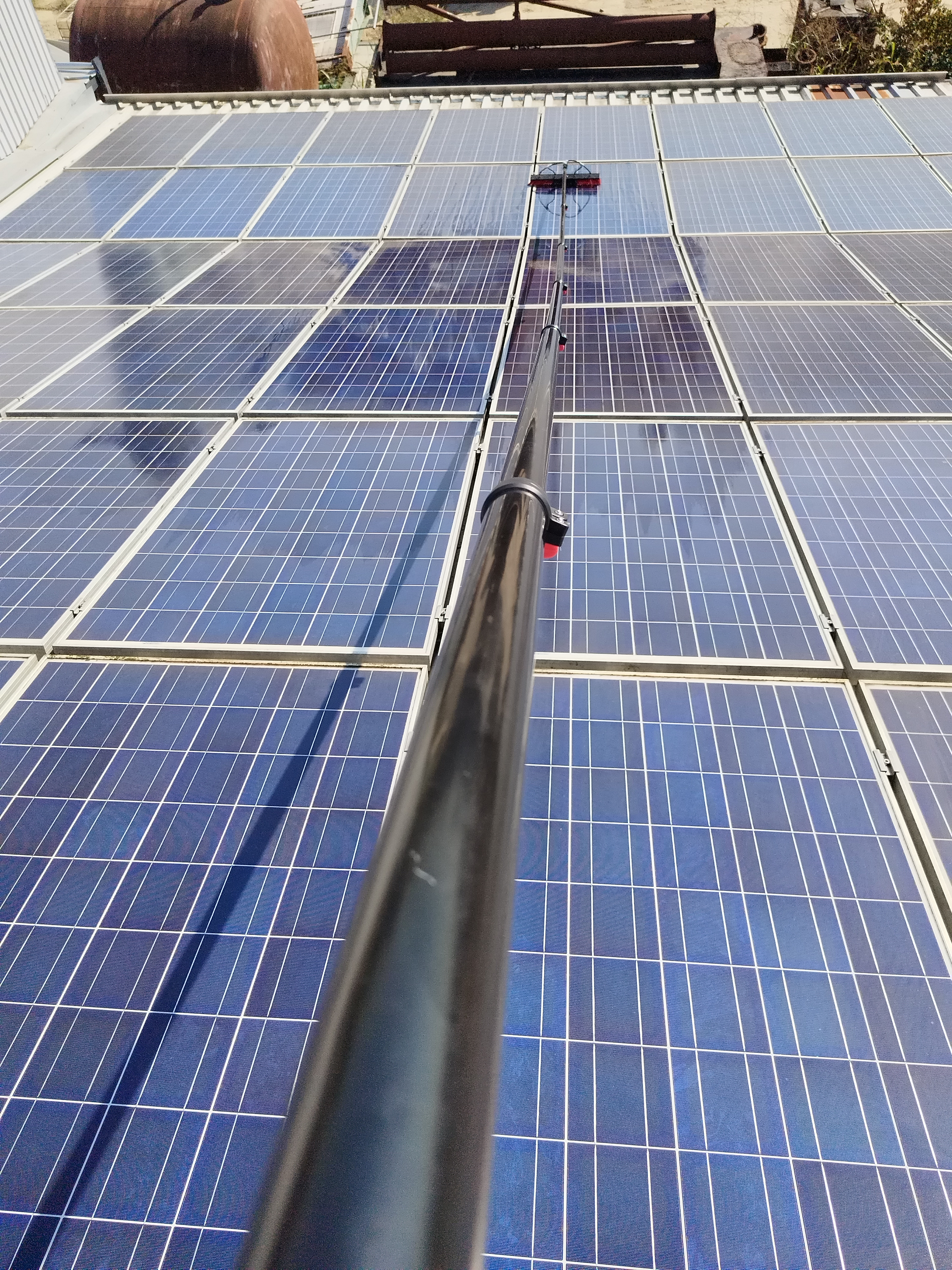 Pranje solarnih panela na poslovnom objektu u Vukovaru